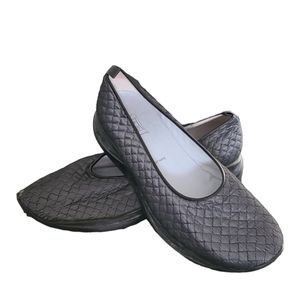 CYNTHIA ROWLEY Quilted Flats 42 11 Slip On Sneakers Gray RARE Athletic Luxe